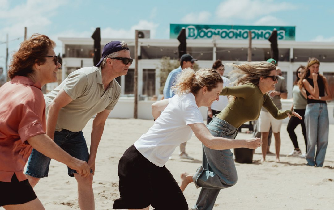teambuilding scheveningen op het strand