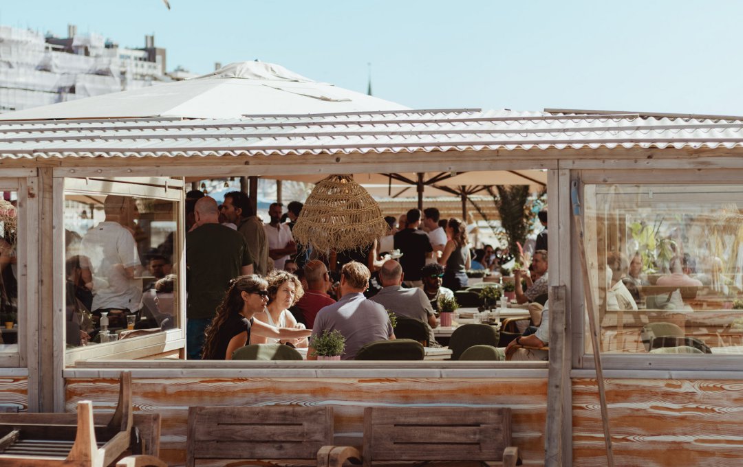 Relatiedag met klanten tijdens inspiratiesessie in sfeervolle eventlocatie