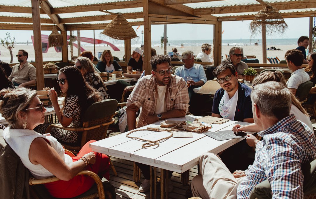 bedrijfsevent op het strand