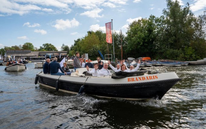 teamoverleg tijdens voorbereiding van een bedrijfsevent